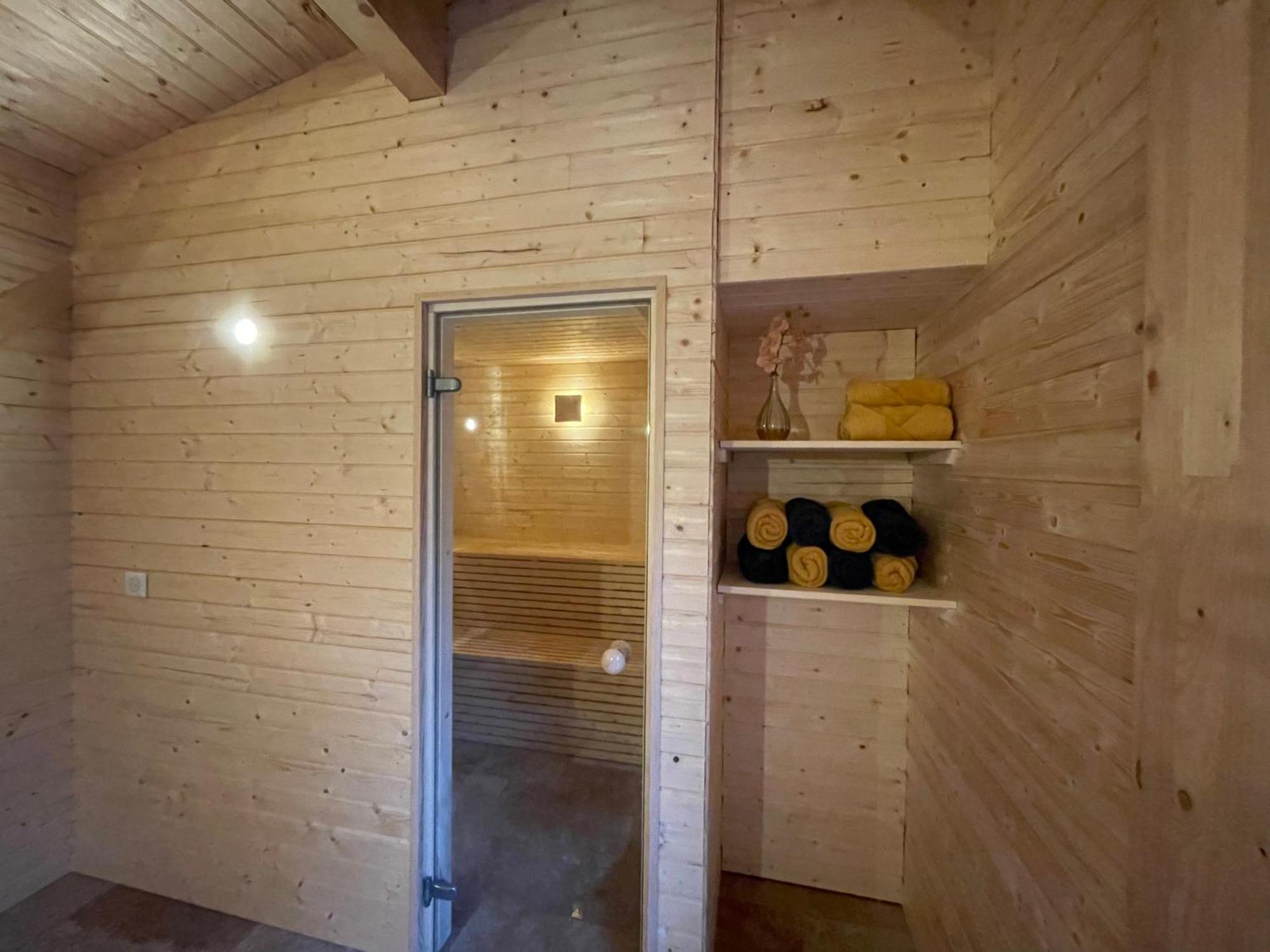 L Estanguet Maison Octogonale En Foret Rion-Des-Landes Bagian luar foto
